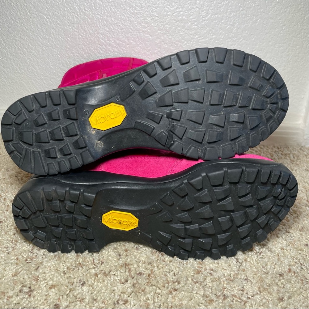 Coach Pink Sharron Boots Size 9.5B Logo Buckle & Suede / Vibram Soles F2020/H11 - Picture 9 of 11